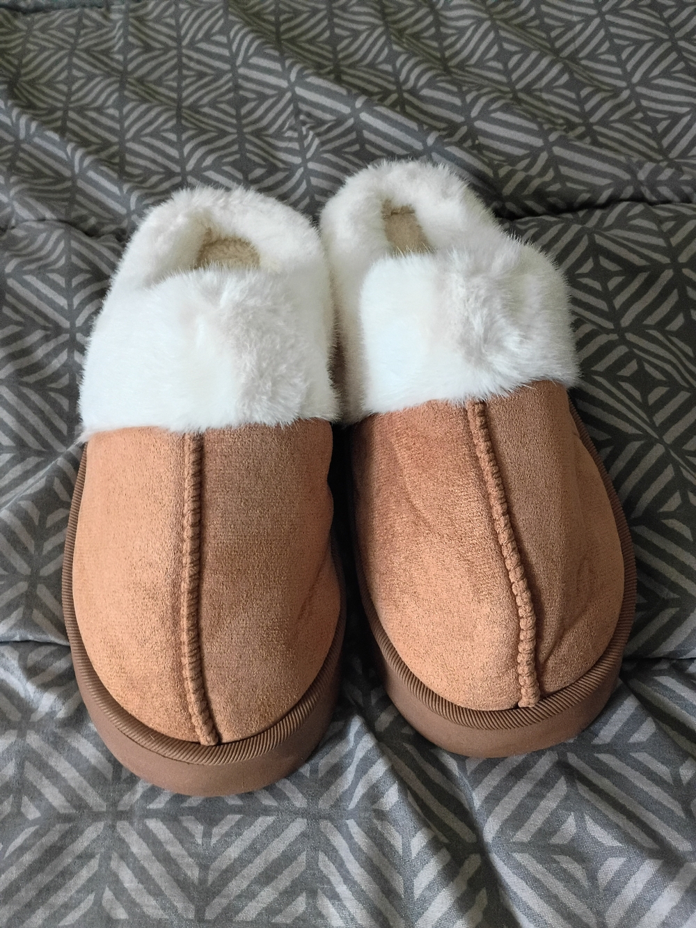 Cozy Faux Shearling Slip-On Slippers in Camel and White